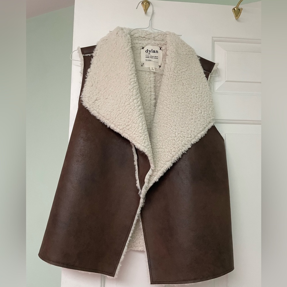 Dylan Los Angeles Shearling Vest in Brown size M